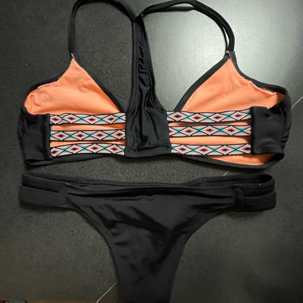 Bikini - Picture 2 of 5